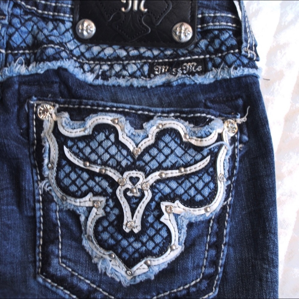 ISO These Miss Me Jeans size 26